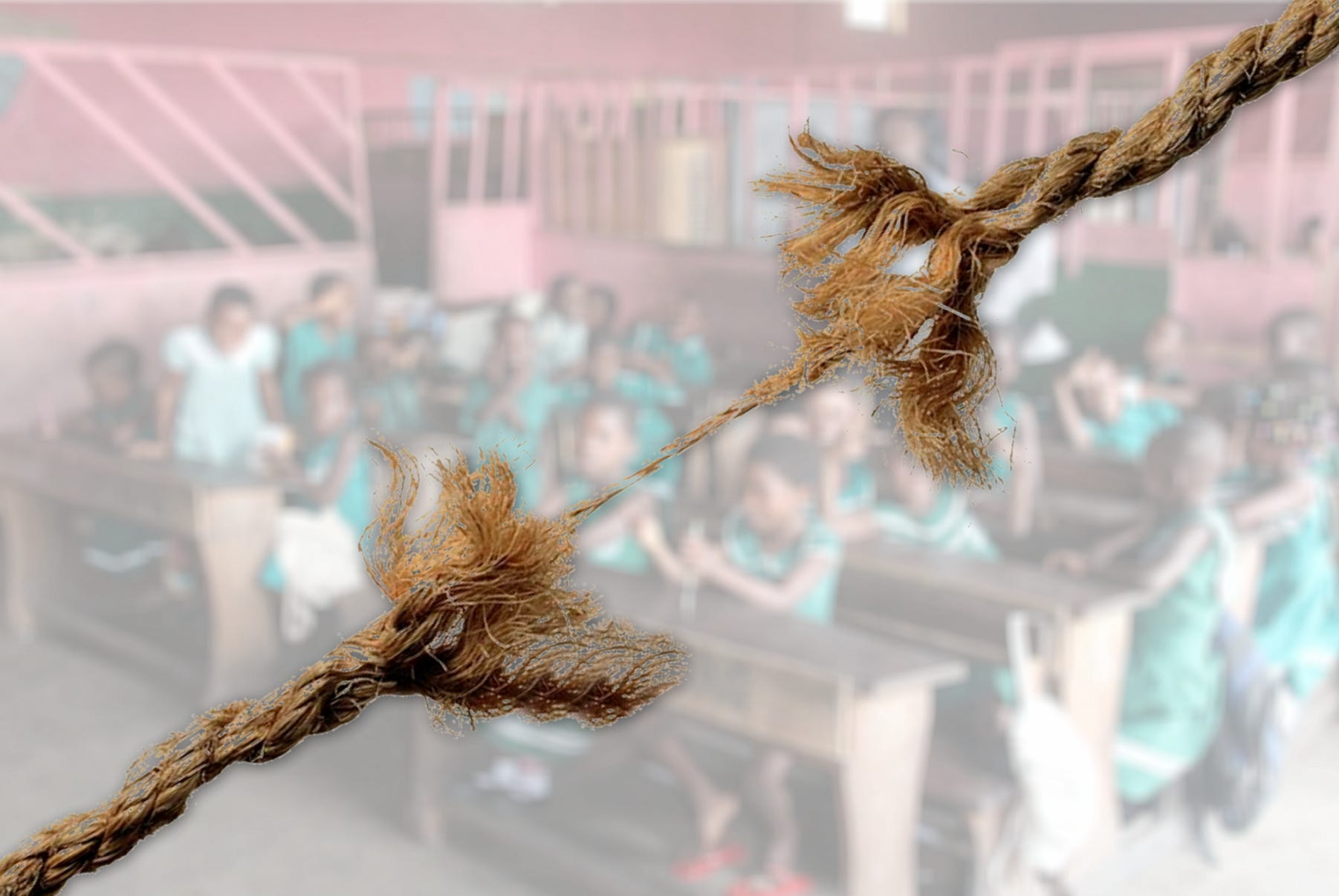 A fraying rope in front of a class of students in Accra (Ghana) symbolises the fragile nature of trust in educational settings.